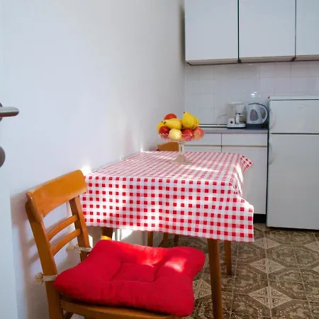 Romantic With Big Garden And Grill * Postira